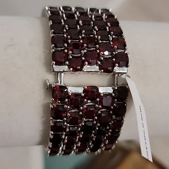 Mozambique Garnet bracelet NWT - Picture 2 of 8